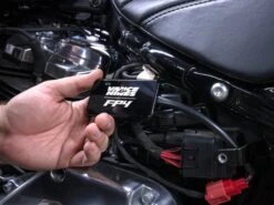 Vance & Hines Fuelpak FP4 Tuner - 21-24 Touring/Softail -High Note Perfor Mance FP4 CONNECT HAND DSC07904 1