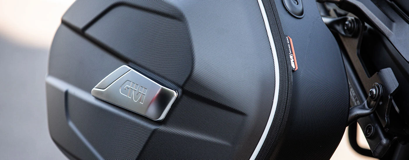 Givi Weightless Thermoformed Soft Panniers (Pair) - 25 Litres 4 Givi Weightless Thermoformed Soft Panniers (Pair) - 25 Litres - Image 4